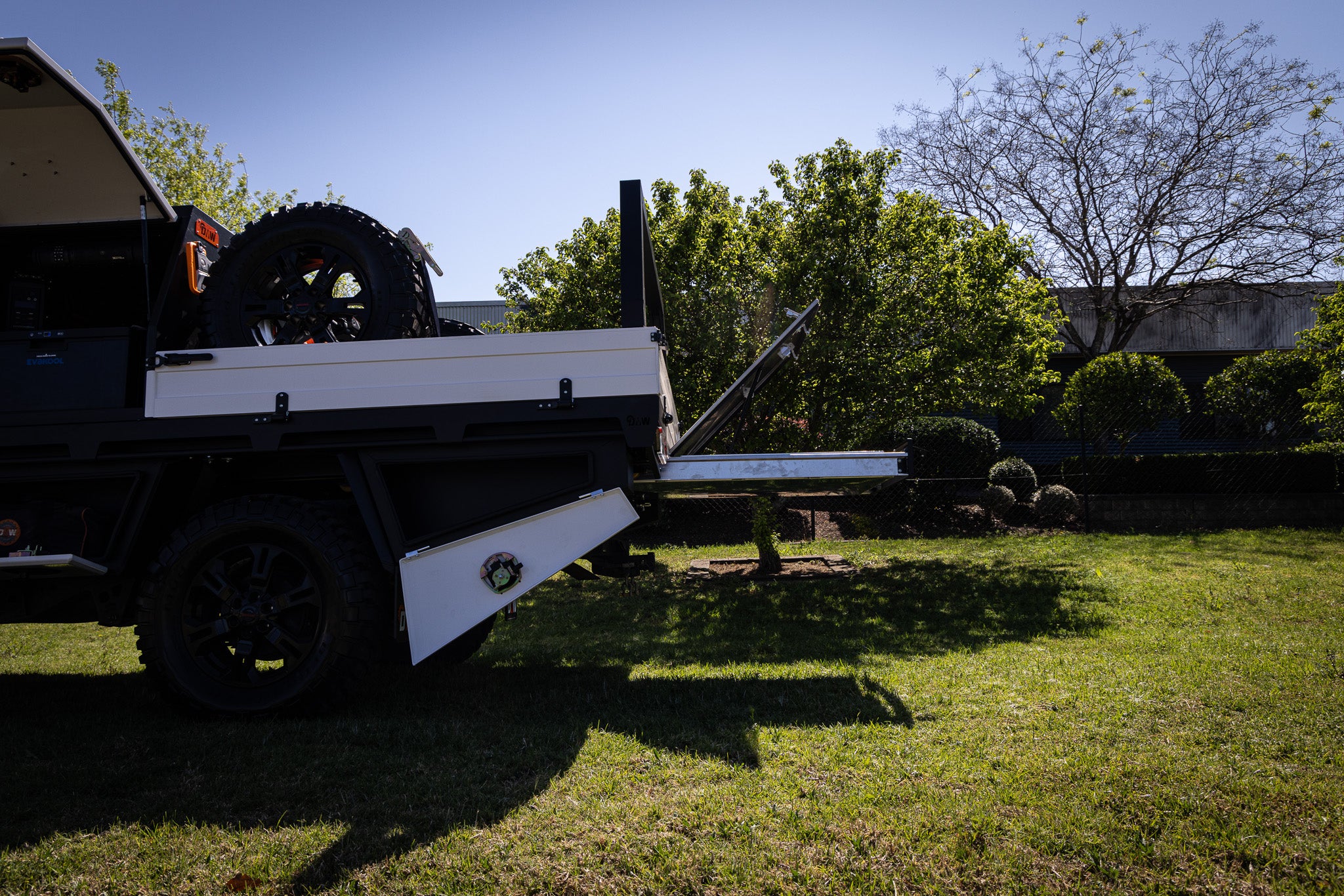 nissan_navarra_dmw_deluxe_alloy_tray_tapered_trundle_drawer