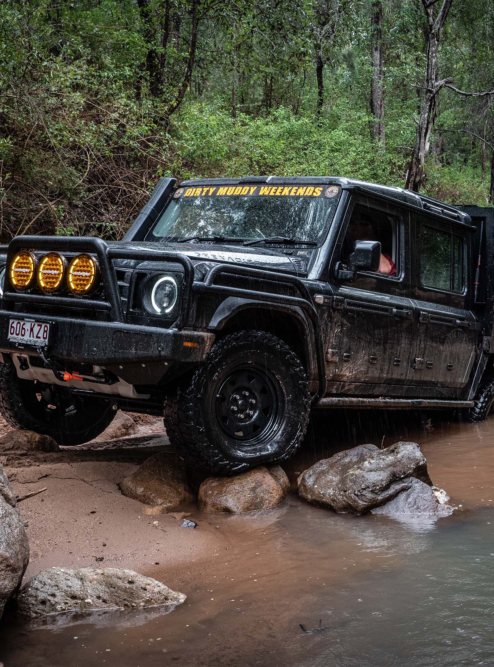 Australian-made 4x4 aluminium tray and canopy fitted by DMW Industries