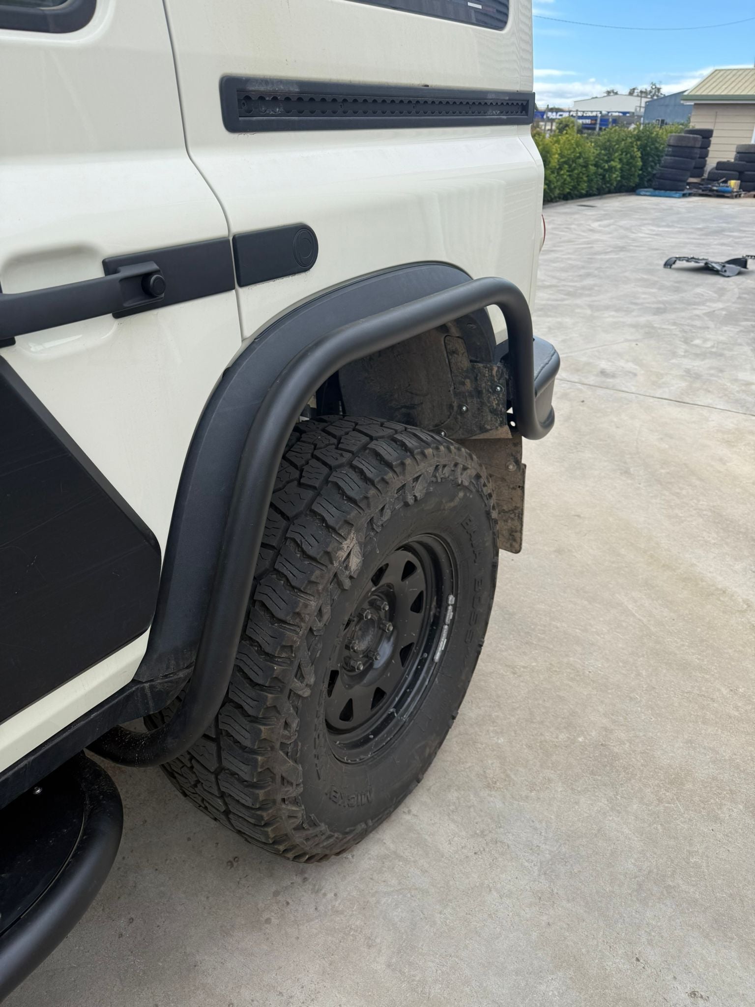 [INEOS] DMW Rear Protection Rails with Bar Corners - DMW
