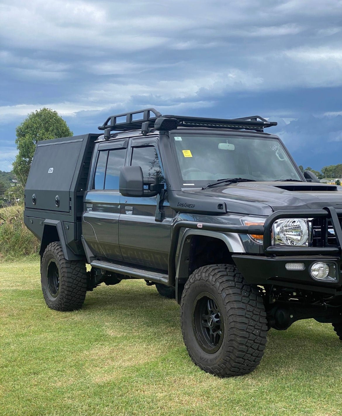 Built for those who live to explore, the XTR Canopy blends the bold look of the XTR Tray with the practicality of a touring-ready setup. With extra storage and room for the gear that fuels your adventures, it’s made to go further—on weekends, getaways, and the road beyond.